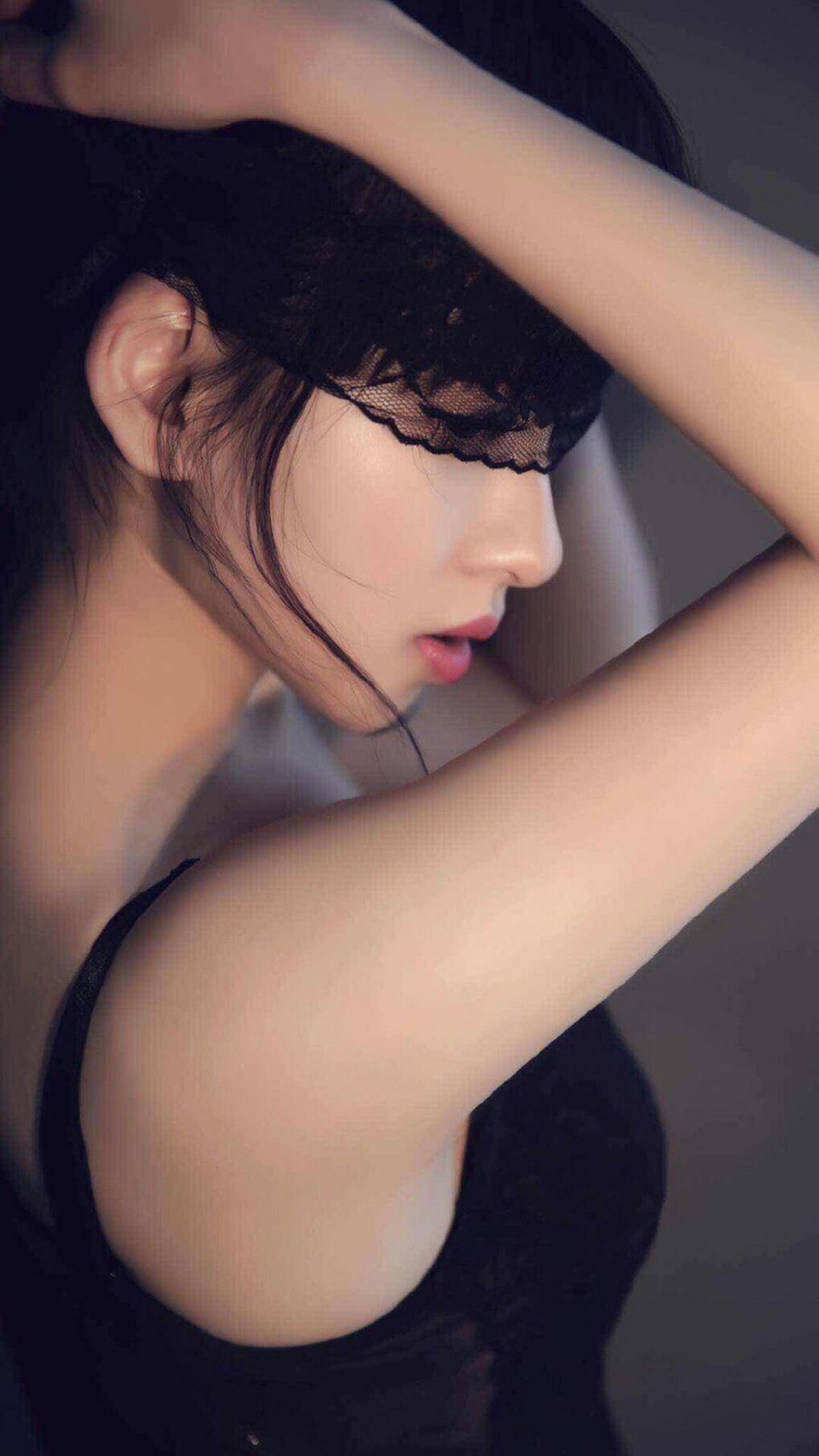 德甲狂战,比分4-3,比赛中明星前锋两球,关键数据:角球12个,传球成功率85%